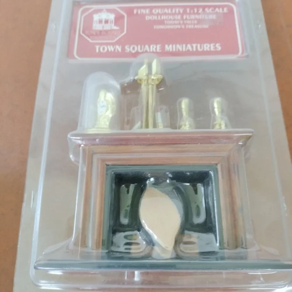 Dollhouse Fireplace Tools Mantle Clock TOWN SQUARE MINIATURES Cherry Wood NOS